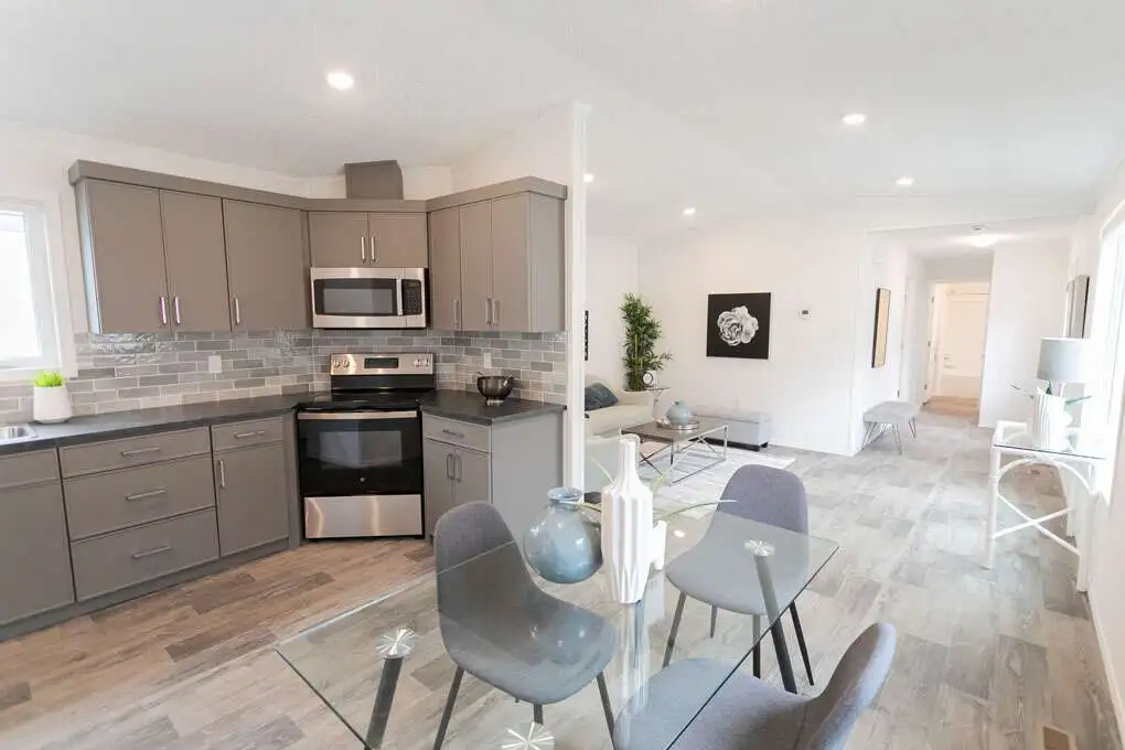 Dining Room & Kitchen